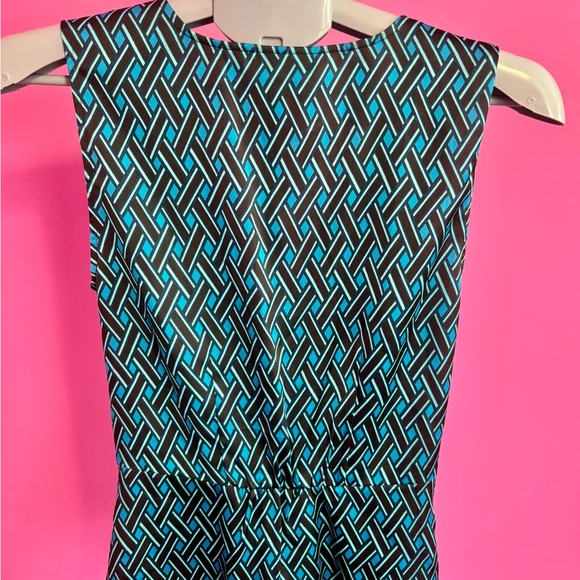 New York & Company STRETCH blue& black sleeveless summer wrap top (Size XS) - Picture 4 of 8